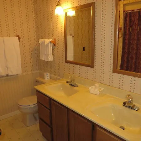 Travelers Inn Motel Eagle River Room photo